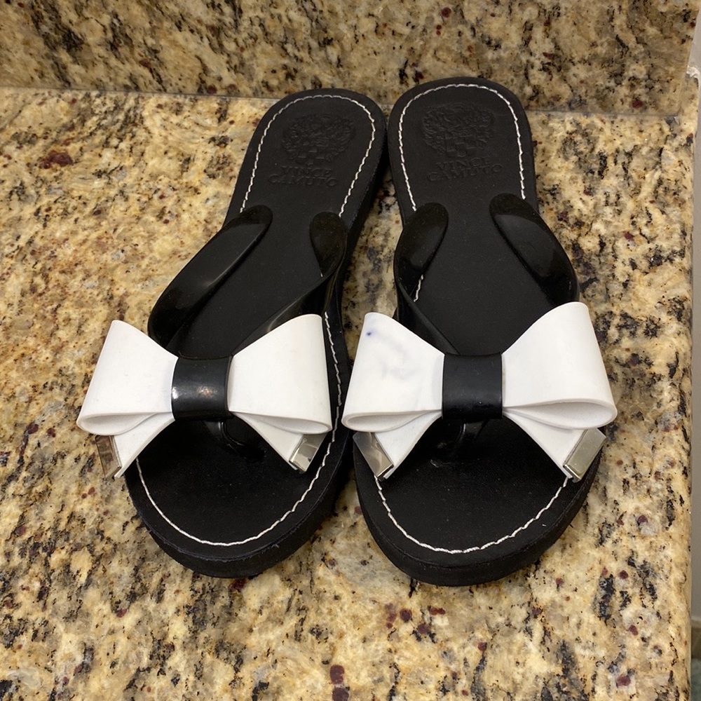 Vince Camuto jelly bow flip flops size 7